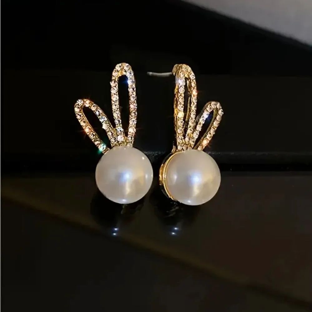 🐰 Betsey Johnson unique style sparkling bunny ear earrings gold or silver 🐰